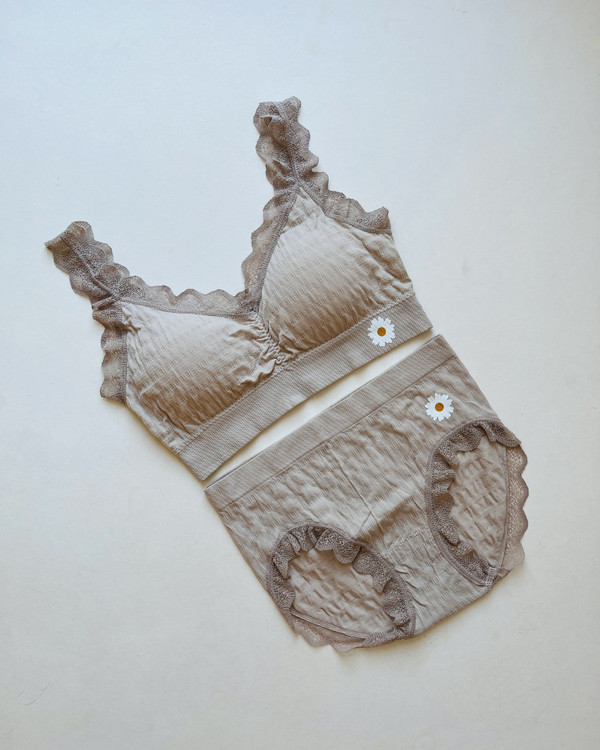 ست نیم تنه و شورت طرح بابونه