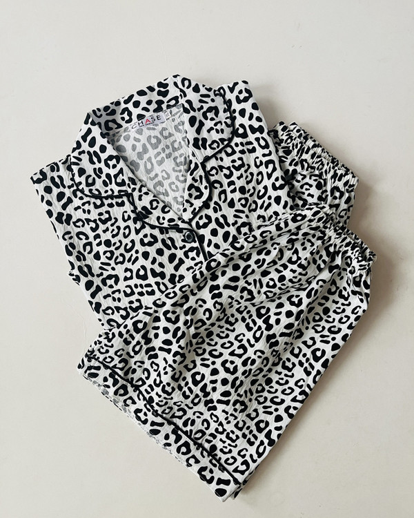 ست سه تیکه بلوز، شلوار و شلوارک نخ موسلین آستین کوتاه طرح پلنگی