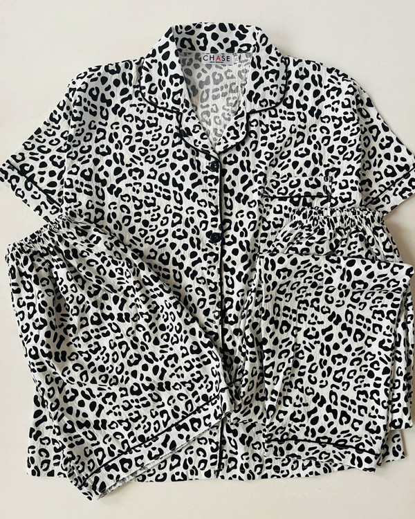 ست سه تیکه بلوز، شلوار و شلوارک نخ موسلین آستین کوتاه طرح پلنگی