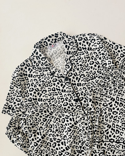 ست سه تیکه بلوز، شلوار و شلوارک نخ موسلین آستین کوتاه طرح پلنگی