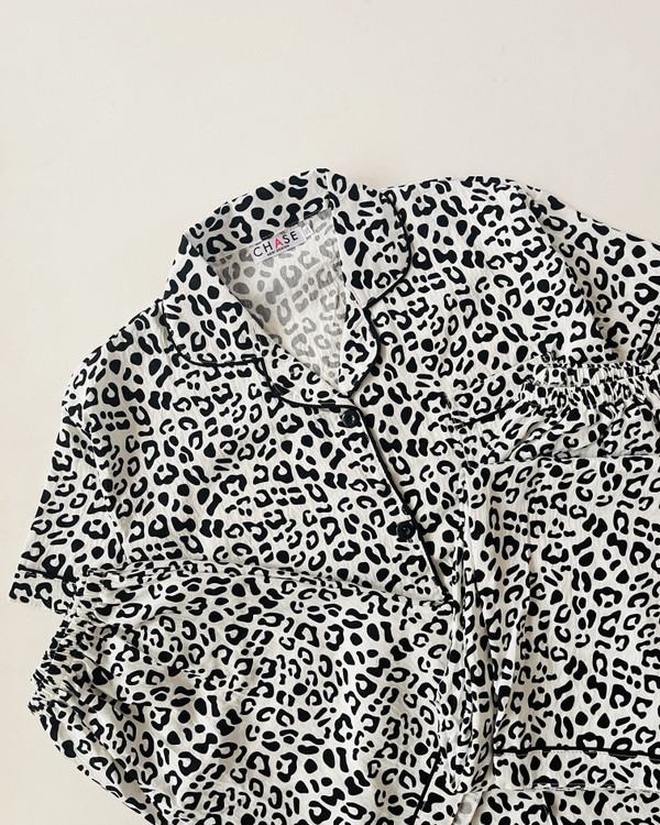 ست سه تیکه بلوز، شلوار و شلوارک نخ موسلین آستین کوتاه طرح پلنگی