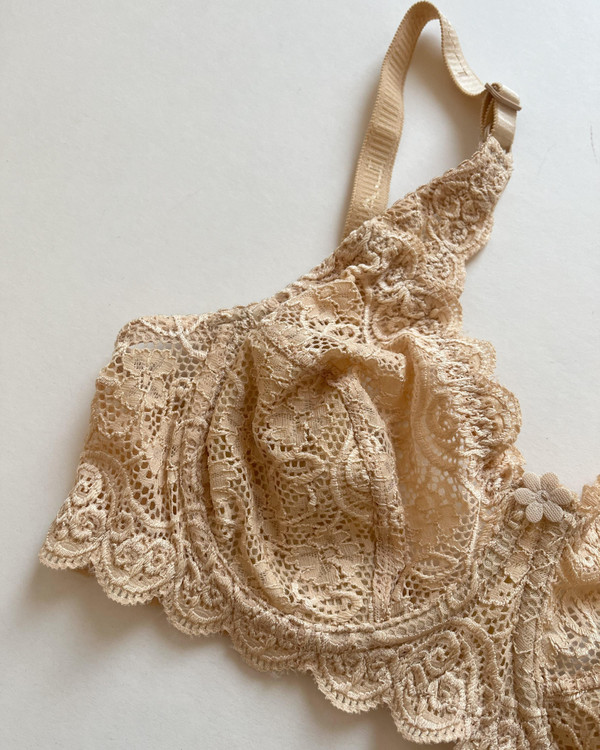 سوتین زنانه دانتل لعیا