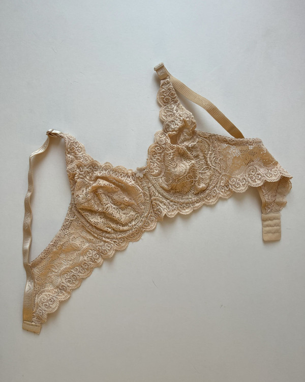 سوتین زنانه دانتل لعیا