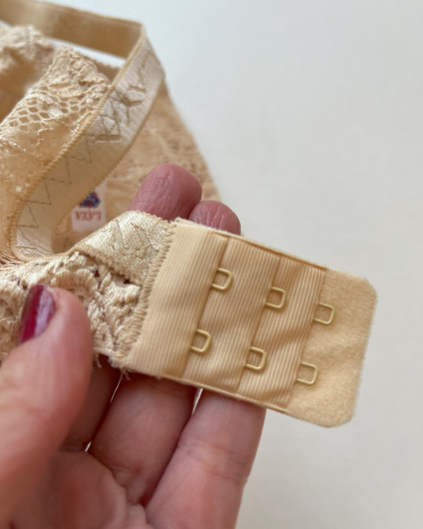 سوتین زنانه دانتل لعیا