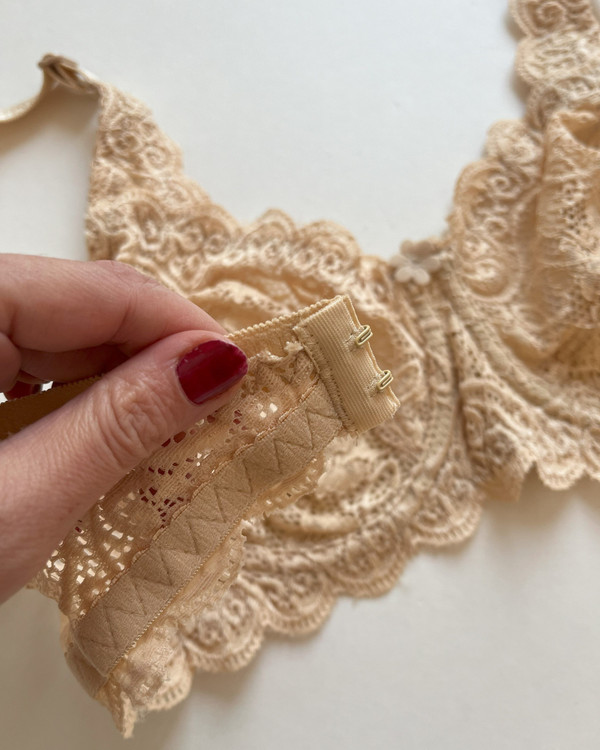 سوتین زنانه دانتل لعیا