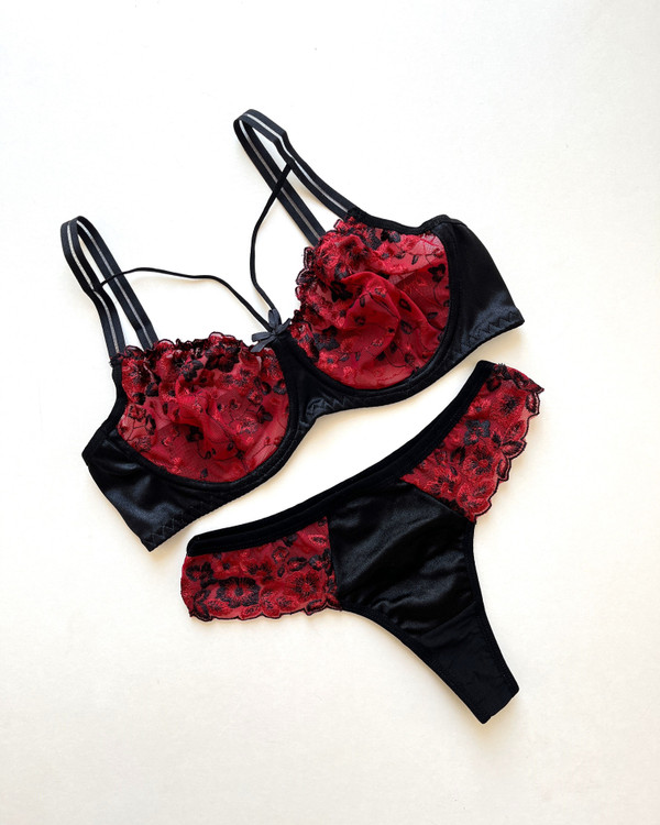 ست سوتین و شورت لامبادا تور و دانتل کارن