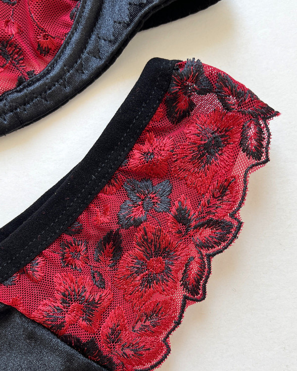 ست سوتین و شورت لامبادا تور و دانتل کارن