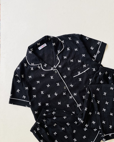 ست سه تیکه بلوز، شلوار و شلوارک نخ موسلین آستین کوتاه مشکی پاپیونی