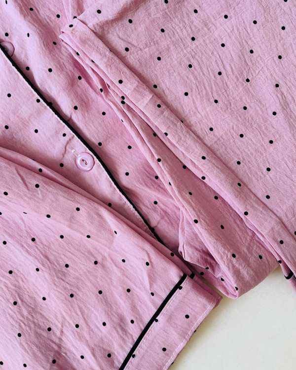 ست سه تیکه بلوز، شلوار و شلوارک نخ موسلین آستین کوتاه صورتی خال خالی