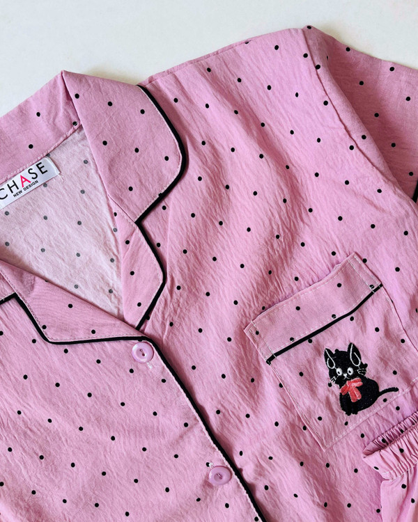 ست سه تیکه بلوز، شلوار و شلوارک نخ موسلین آستین کوتاه صورتی خال خالی