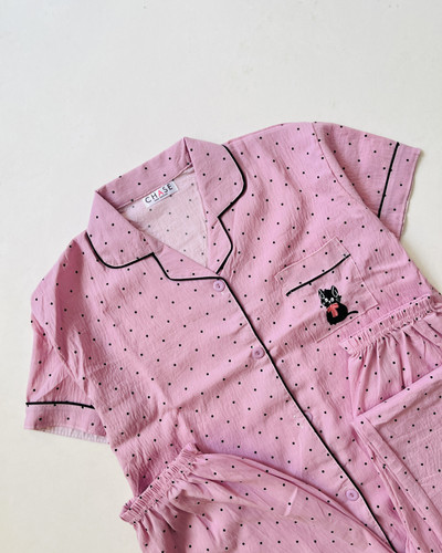 ست سه تیکه بلوز، شلوار و شلوارک نخ موسلین آستین کوتاه صورتی خال خالی