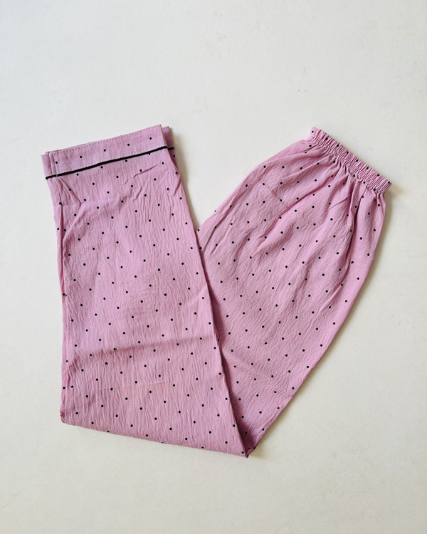 ست سه تیکه بلوز، شلوار و شلوارک نخ موسلین آستین کوتاه صورتی خال خالی