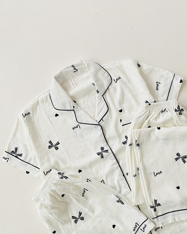 ست سه تیکه بلوز، شلوار و شلوارک نخ موسلین آستین کوتاه قلب و پاپیون