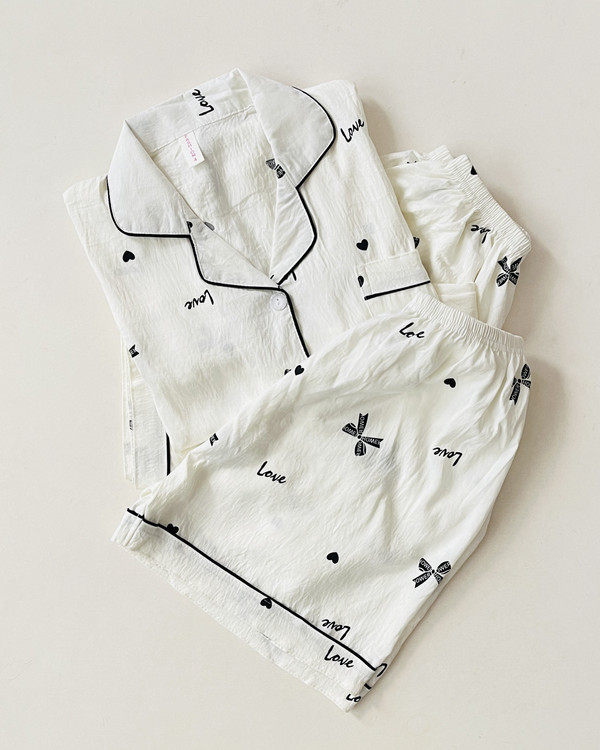 ست سه تیکه بلوز، شلوار و شلوارک نخ موسلین آستین کوتاه قلب و پاپیون