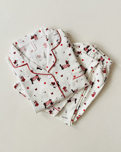 ست دو تیکه بلوز و شلوار آستین بلند نخ موسلین طرح سگ سوسیسی