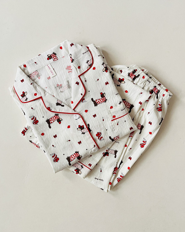 ست دو تیکه بلوز و شلوار آستین بلند نخ موسلین طرح سگ سوسیسی