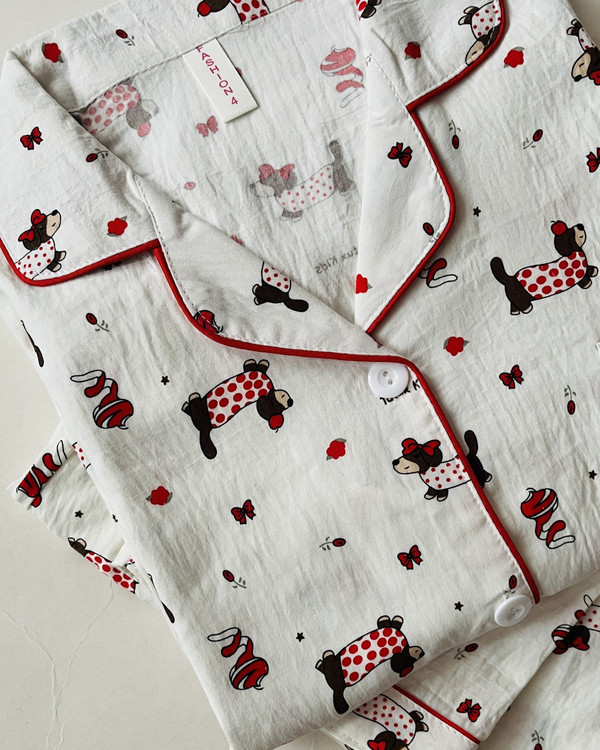 ست دو تیکه بلوز و شلوار آستین بلند نخ موسلین طرح سگ سوسیسی