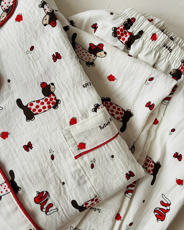 ست دو تیکه بلوز و شلوار آستین بلند نخ موسلین طرح سگ سوسیسی