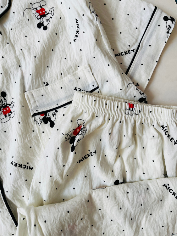 ست سه تیکه بلوز، شلوار و شلوارک نخ موسلین آستین کوتاه میکی موس