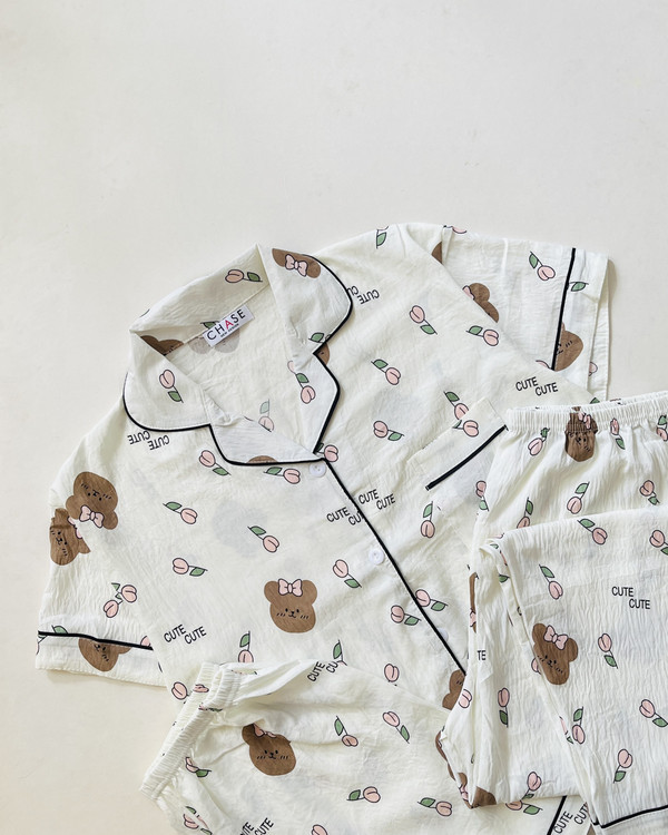 ست سه تیکه بلوز، شلوار و شلوارک نخ موسلین آستین کوتاه خرس قهوه ای و گل- کد N14