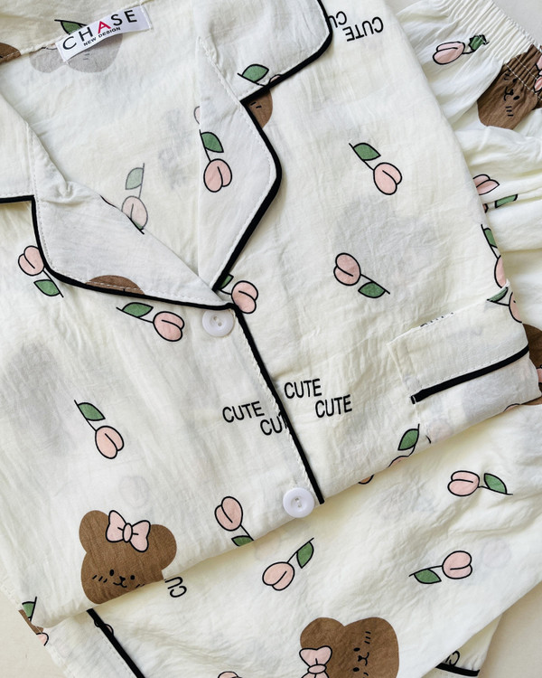 ست سه تیکه بلوز، شلوار و شلوارک نخ موسلین آستین کوتاه خرس قهوه ای و گل- کد N14