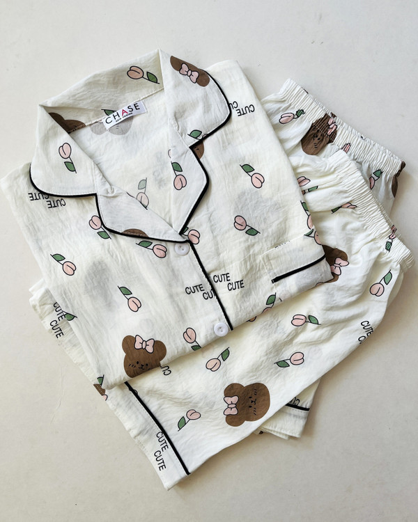 ست سه تیکه بلوز، شلوار و شلوارک نخ موسلین آستین کوتاه خرس قهوه ای و گل- کد N14