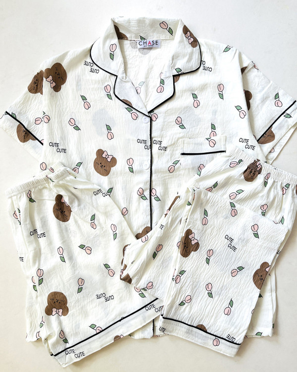 ست سه تیکه بلوز، شلوار و شلوارک نخ موسلین آستین کوتاه خرس قهوه ای و گل- کد N14