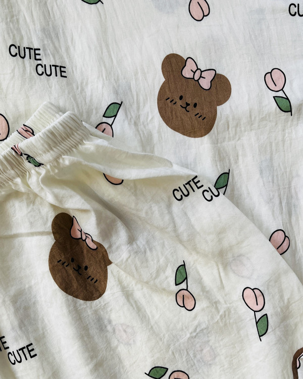 ست سه تیکه بلوز، شلوار و شلوارک نخ موسلین آستین کوتاه خرس قهوه ای و گل- کد N14